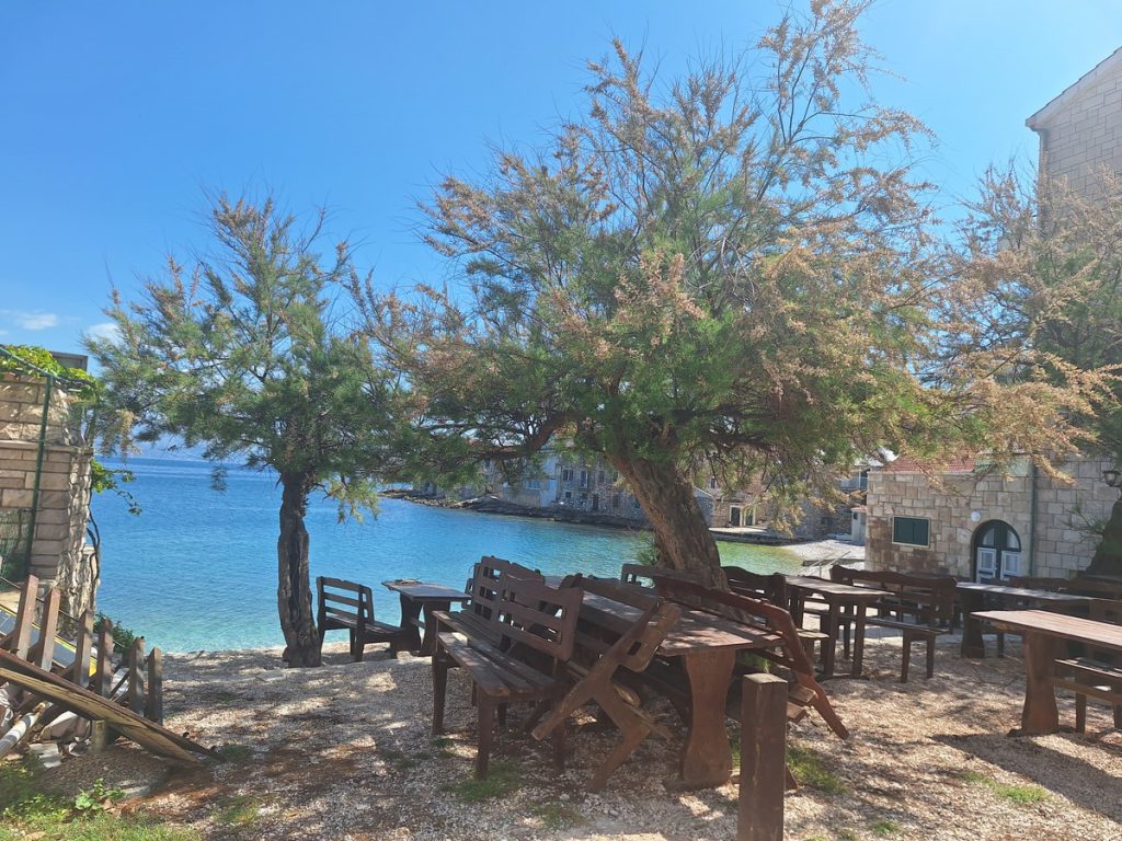 Što vidjeti u Postiri, kada putovati u Postiru, Plaže Postira