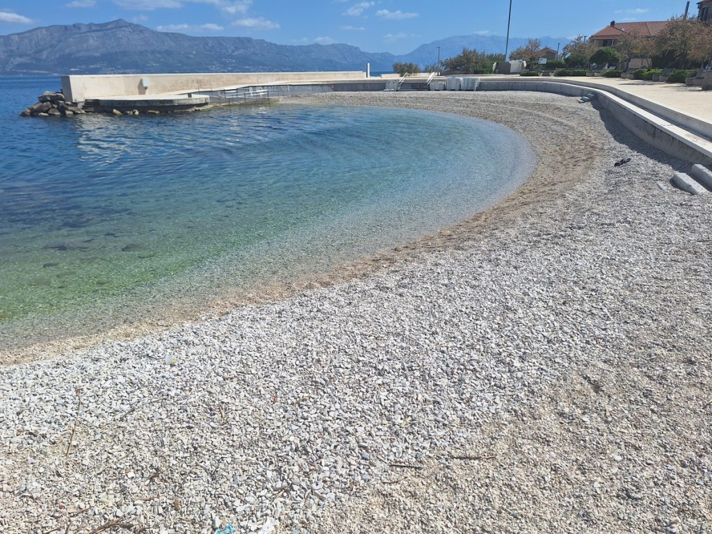 Što vidjeti u Postiri, kada putovati u Postiru, Plaže Postira