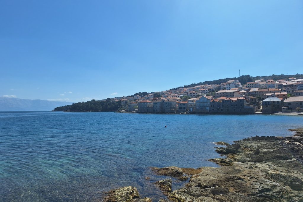 Što vidjeti u Postiri, kada putovati u Postiru, Plaže Postira