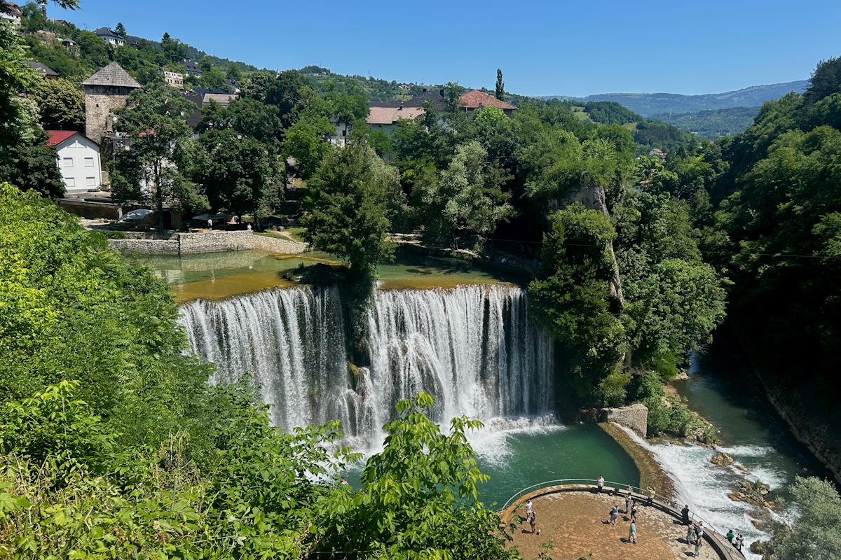 Vodopad Plive, neizostavna lokacija za posjete u Bosni (Jajce)
