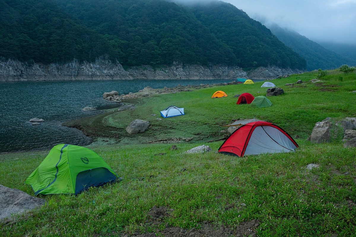 Kampiranje za početnike: Što trebate znati prije prvog odlaska u prirodu